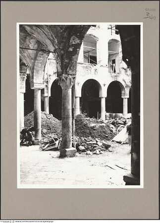 Vorderseite von Hutzel, Max [https://www.deutsche-digitale-bibliothek.de/content/lizenzen/rv-ez/] Palazzo Fieramosca - Teilansicht, bh088348_recto. Foto: Hutzel, Max.