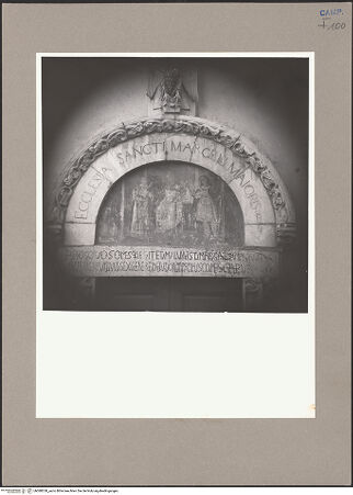 Vorderseite von Hutzel, Max [https://www.deutsche-digitale-bibliothek.de/content/lizenzen/rv-ez/] Seitenportal mit alttestamentlichen SzenenArchivolte und Türsturz - Gesamtansicht, bh088350_recto. Foto: Hutzel, Max.