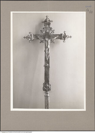 Vorderseite von Hutzel, Max [https://www.deutsche-digitale-bibliothek.de/content/lizenzen/rv-ez/] Prozessionskreuz - Gesamtansicht, bh088526_recto. Foto: Hutzel, Max.