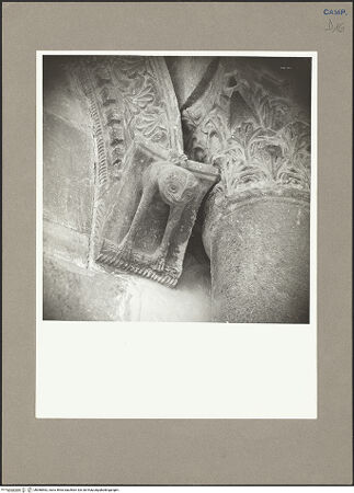 Vorderseite von Hutzel, Max [https://www.deutsche-digitale-bibliothek.de/content/lizenzen/rv-ez/] Hauptportal - Detail: rechte Konsole, bh088562_recto. Foto: Hutzel, Max.