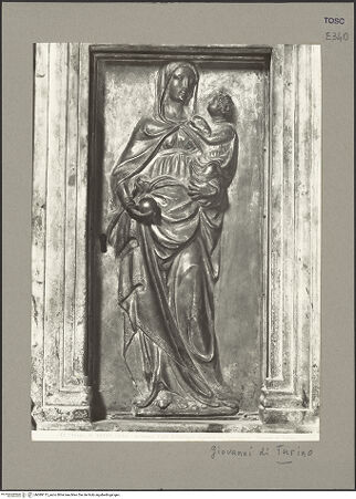 Vorderseite von Alinari [https://www.deutsche-digitale-bibliothek.de/content/lizenzen/rv-ez/] TaufbrunnenSportello: Madonna - Gesamtansicht, bh089113_recto. Foto.