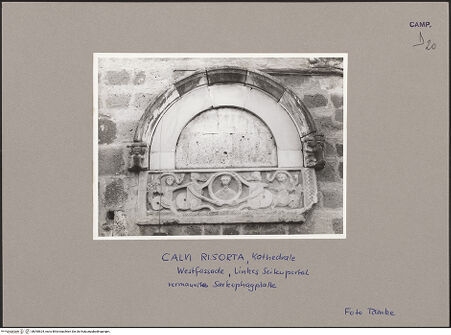 Vorderseite von Ranke [https://www.deutsche-digitale-bibliothek.de/content/lizenzen/rv-ez/] Linkes Portal - Gesamtansicht, bh090624_recto. Foto: Ranke.