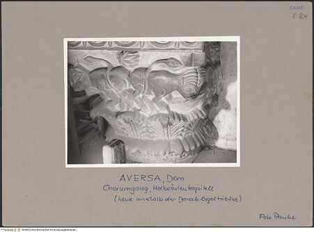 Vorderseite von Ranke [https://www.deutsche-digitale-bibliothek.de/content/lizenzen/rv-ez/] Kapitelle des Chorumgangs - Halbsäulenkapitell, heute innerhalb der barocken Orgeltribüne, bh090642_recto. Foto: Ranke.