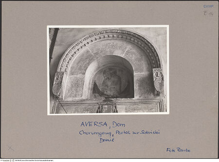 Vorderseite von Ranke [https://www.deutsche-digitale-bibliothek.de/content/lizenzen/rv-ez/] Portal der Sakristei - Tympanon, bh090650_recto. Foto: Ranke.