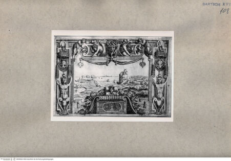 Vorderseite von  [http://creativecommons.org/publicdomain/mark/1.0/] Ornament - , bh090662. Foto.