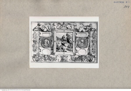 Vorderseite von  [http://creativecommons.org/publicdomain/mark/1.0/] Ornament - , bh090666. Foto.