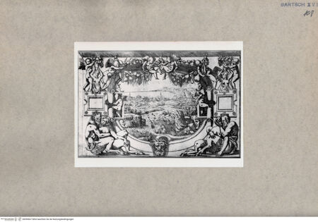 Vorderseite von  [http://creativecommons.org/publicdomain/mark/1.0/] Ornament - , bh090667. Foto.