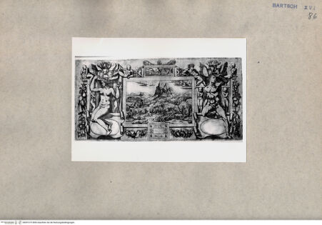 Vorderseite von  [http://creativecommons.org/publicdomain/mark/1.0/] Ornament - , bh091019. Foto.