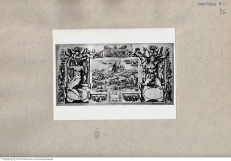 Vorderseite von  [http://creativecommons.org/publicdomain/mark/1.0/] Ornament - , bh091020. Foto.