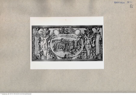 Vorderseite von  [http://creativecommons.org/publicdomain/mark/1.0/] Ornament - , bh091021. Foto.