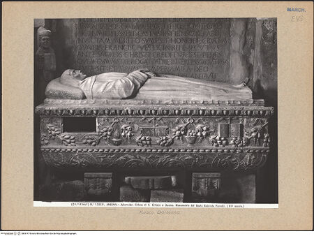 Vorderseite von Alinari [https://www.deutsche-digitale-bibliothek.de/content/lizenzen/rv-ez/] Grabmal des Seligen Gabriele Ferretti - Frontalansicht, bh091474_recto. Foto.