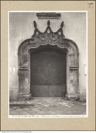Vorderseite von Alinari [https://www.deutsche-digitale-bibliothek.de/content/lizenzen/rv-ez/] Palazzo Antignano (Museo Provinciale Campano) - Portal, bh091648_recto. Foto.