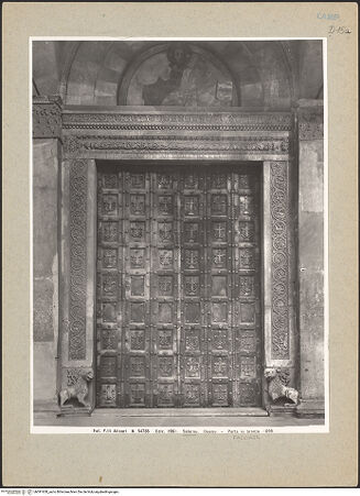 Vorderseite von Alinari [https://www.deutsche-digitale-bibliothek.de/content/lizenzen/rv-ez/] Mittleres Portal - Gesamtansicht, bh091658_recto. Foto.