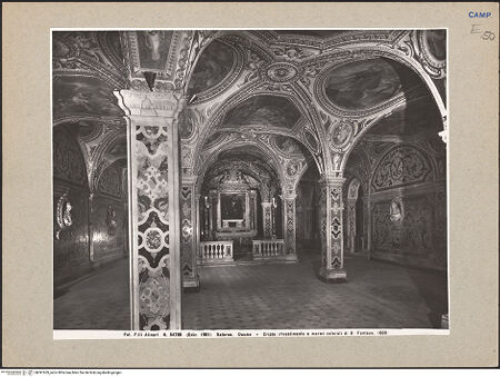 Vorderseite von Alinari [https://www.deutsche-digitale-bibliothek.de/content/lizenzen/rv-ez/] Duomo & San MatteoTomba di San Matteo - Ansicht nach dem Altar, bh091659_recto. Foto.