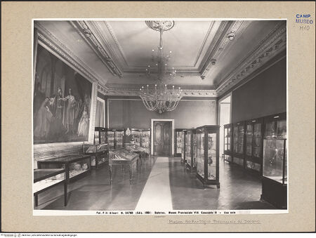 Vorderseite von Alinari [https://www.deutsche-digitale-bibliothek.de/content/lizenzen/rv-ez/] Palazzo Sant'Agostino - Saal, bh091661_recto. Foto.