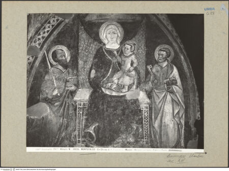 Vorderseite von Alinari [https://www.deutsche-digitale-bibliothek.de/content/lizenzen/rv-ez/] Apsisdekoration mit Passionsszenen und HeiligenThronende Madonna mit den heiligen Petrus und Paulus - Gesamtansicht, bh091764_recto. Foto.