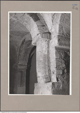 Vorderseite von Bibliotheca Hertziana [https://www.deutsche-digitale-bibliothek.de/content/lizenzen/rv-ez/] Santa Maria de Episcopio - Innenansicht, Detail, bh092120_recto. Foto.