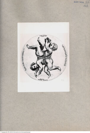 Vorderseite von  [http://creativecommons.org/publicdomain/mark/1.0/] Zwei nackte, aneinandergebundene Kinder (Zwillinge) - , bh092481. Foto.