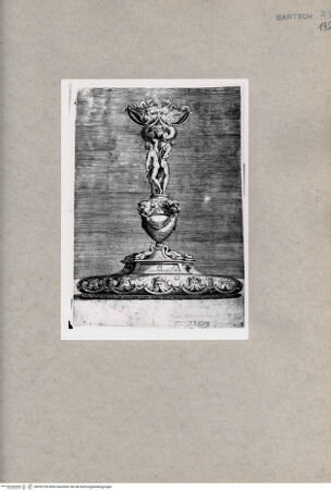 Vorderseite von  [http://creativecommons.org/publicdomain/mark/1.0/] Kerzenhalter - , bh092736. Foto.