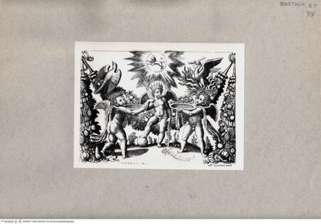 Vorderseite von  [http://creativecommons.org/publicdomain/mark/1.0/] Zwei Putten bringen einem dritten Putto als Gott des Reichtums Gaben dar - , bh092817. Foto.