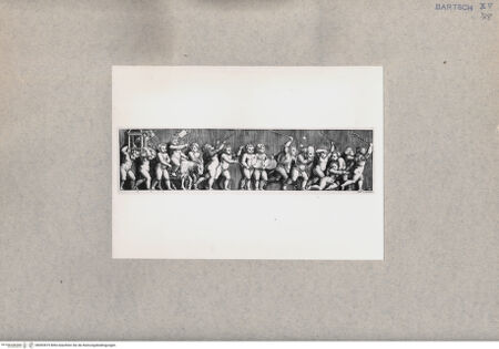 Vorderseite von  [http://creativecommons.org/publicdomain/mark/1.0/] Fries mit einem Putten-Umzug - , bh092819. Foto.