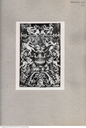 Vorderseite von  [http://creativecommons.org/publicdomain/mark/1.0/] Ornament - , bh092829. Foto.