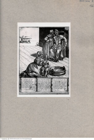 Vorderseite von  [http://creativecommons.org/publicdomain/mark/1.0/] Drei Frauen und ein missgebildetes Kind - , bh093039. Foto.