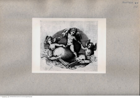 Vorderseite von  [http://creativecommons.org/publicdomain/mark/1.0/] Drei Amoretten mit Delphinen - , bh093404. Foto.