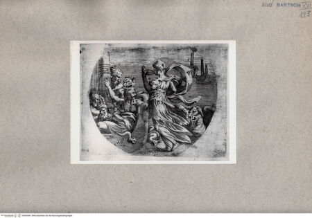 Vorderseite von  [http://creativecommons.org/publicdomain/mark/1.0/] Weibliche Gestalt aus einer Schale trinkend - , bh093461. Foto.