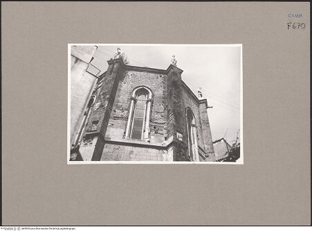 Vorderseite von Thoenes, Christoph [https://www.deutsche-digitale-bibliothek.de/content/lizenzen/rv-fz/] San Giovanni a CarbonaraCappella Caracciolo del Sole - Ansicht von Südosten, bh093618_recto. Foto: Thoenes, Christoph.