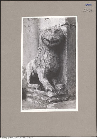 Vorderseite von Sopr. BAS NA [https://www.deutsche-digitale-bibliothek.de/content/lizenzen/rv-ez/] Mittleres PortalLöwe (links) - Seitenansicht, bh093696_recto. Foto.