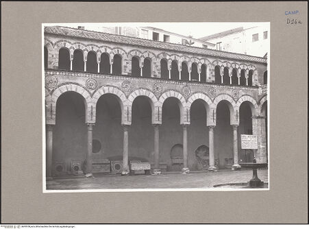 Vorderseite von Sopr. BAS NA [https://www.deutsche-digitale-bibliothek.de/content/lizenzen/rv-ez/] Duomo & San Matteo - Nordflügel, bh093700_recto. Foto.