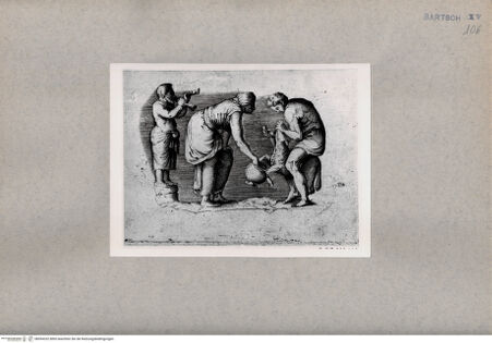 Vorderseite von  [http://creativecommons.org/publicdomain/mark/1.0/] Drei Figuren mit einem Schafbock - , bh094332. Foto.