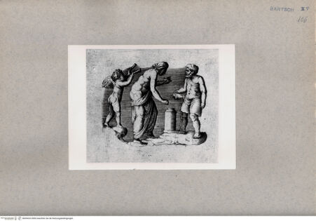 Vorderseite von  [http://creativecommons.org/publicdomain/mark/1.0/] Zwei Figuren mit Gefäßen und ein Putto - , bh094333. Foto.