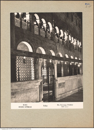 Vorderseite von Ficarelli, Bari [https://www.deutsche-digitale-bibliothek.de/content/lizenzen/rv-ez/] CattedraleMittelschiff - Nordarkade (und Ikonostasis) von Südwesten, bh094839_recto. Foto: Ficarelli, Michele.