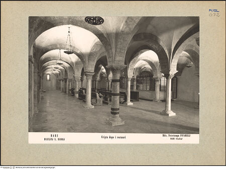 Vorderseite von Ficarelli, Bari [https://www.deutsche-digitale-bibliothek.de/content/lizenzen/rv-ez/] San NicolaKrypta - Seitenansicht von Südwesten (nach der Restaurierung, 1953-1954), bh095205_recto. Foto: Ficarelli, Michele.