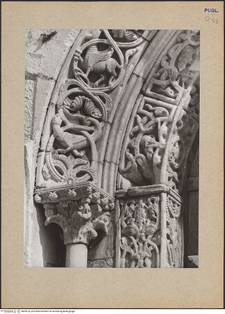 Vorderseite von Ficarelli, Bari [https://www.deutsche-digitale-bibliothek.de/content/lizenzen/rv-ez/] HauptportalArchivolten mit Tieren und fantastischen Kreaturen - Linke Seite, Detail, bh095274_recto. Foto: Ficarelli, Michele.