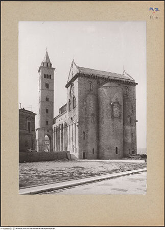 Vorderseite von Ficarelli, Bari [https://www.deutsche-digitale-bibliothek.de/content/lizenzen/rv-ez/] CattedraleApsiden - Ansicht von Südosten, bh095284_recto. Foto: Ficarelli, Michele.