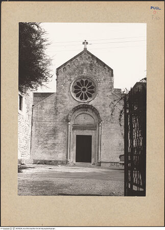 Vorderseite von Ficarelli, Bari [https://www.deutsche-digitale-bibliothek.de/content/lizenzen/rv-ez/] Abbazia di Santa Maria di Colonna - Ansicht von Südwesten, bh095286_recto. Foto: Ficarelli, Michele.