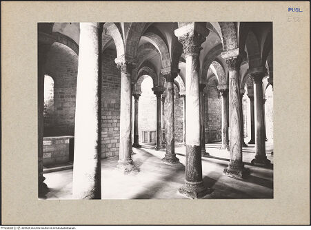 Vorderseite von Ficarelli, Bari [https://www.deutsche-digitale-bibliothek.de/content/lizenzen/rv-ez/] CattedraleUnterkircheCripta di San Nicola - Blick auf die Hauptapsis von Südwesten (links: Nordapsis), bh095290_recto. Foto: Ficarelli, Michele.