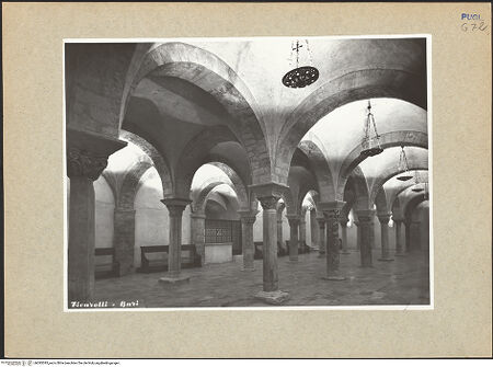 Vorderseite von Ficarelli, Bari [https://www.deutsche-digitale-bibliothek.de/content/lizenzen/rv-ez/] San NicolaKrypta - Seitenansicht von Südosten (nach der Restaurierung, 1953-1954), bh095395_recto. Foto: Ficarelli, Michele.