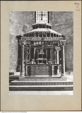 Vorderseite von Ficarelli, Bari [https://www.deutsche-digitale-bibliothek.de/content/lizenzen/rv-ez/] Ziborium - Gesamtansicht von Westen, bh095408_recto. Foto: Ficarelli, Michele.