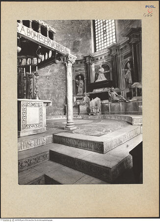 Vorderseite von Ficarelli, Bari [https://www.deutsche-digitale-bibliothek.de/content/lizenzen/rv-ez/] Mosaikfußboden des Presbyteriums - Schrägansicht von Südwesten, bh095409_recto. Foto: Ficarelli, Michele.