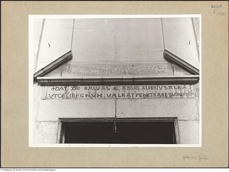 Vorderseite von Bibliotheca Hertziana [https://www.deutsche-digitale-bibliothek.de/content/lizenzen/rv-fz/] San Marcello Maggiore - Fassade, Portal, Detail, bh095451_recto. Foto: Hutzel, Max.