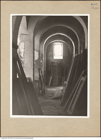 Vorderseite von Hutzel, Max [https://www.deutsche-digitale-bibliothek.de/content/lizenzen/rv-ez/] San Salvatore Maggiore a CorteRechtes Seitenschiff - Blick zum Presbyterium, bh095479_recto. Foto: Hutzel, Max.