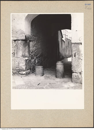 Vorderseite von Hutzel, Max [https://www.deutsche-digitale-bibliothek.de/content/lizenzen/rv-ez/] San Salvatore Maggiore a Corte - Bogen, bh095483_recto. Foto: Hutzel, Max.