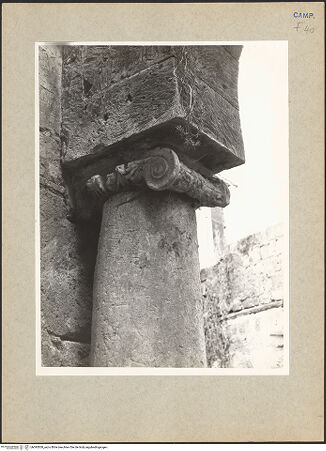 Vorderseite von Hutzel, Max [https://www.deutsche-digitale-bibliothek.de/content/lizenzen/rv-ez/] Sant'Angelo OdoaldisPortikus und Fassade - Portikus, Säule, Detail, bh095500_recto. Foto: Hutzel, Max.