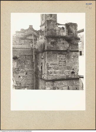 Vorderseite von Hutzel, Max [https://www.deutsche-digitale-bibliothek.de/content/lizenzen/rv-fz/] Sant'Angelo OdoaldisPortikus und Fassade - Teilansicht des oberes Teils, bh095509_recto. Foto: Hutzel, Max.