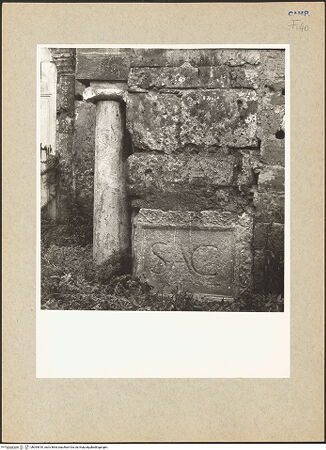 Vorderseite von Hutzel, Max [https://www.deutsche-digitale-bibliothek.de/content/lizenzen/rv-ez/] Sant'Angelo OdoaldisPortikus und Fassade - Portikus, Säule, bh095510_recto. Foto: Hutzel, Max.