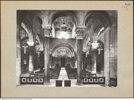 Vorderseite von Ficarelli, Bari [https://www.deutsche-digitale-bibliothek.de/content/lizenzen/rv-ez/] San NicolaMittelschiff - Ansicht von Osten, bh095515_recto. Foto: Ficarelli, Michele.